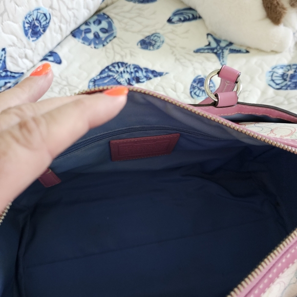 Coach pink and white handbag. - Picture 3 of 4